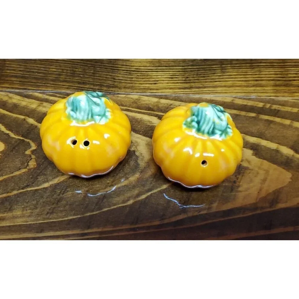 VINTAGE PUMPKIN SALT & PEPPER SHAKERS fall decorating